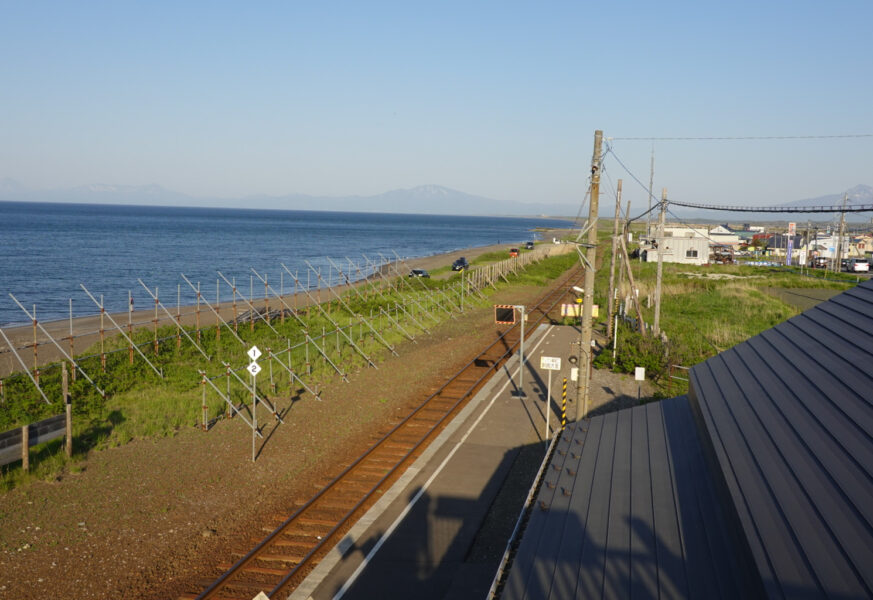 北浜駅展望台からの眺め（ホーム＆駅舎）