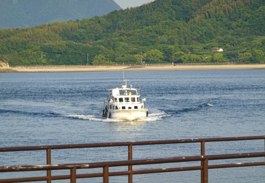 大久野島第１桟橋に到着するホワイトフリッパー