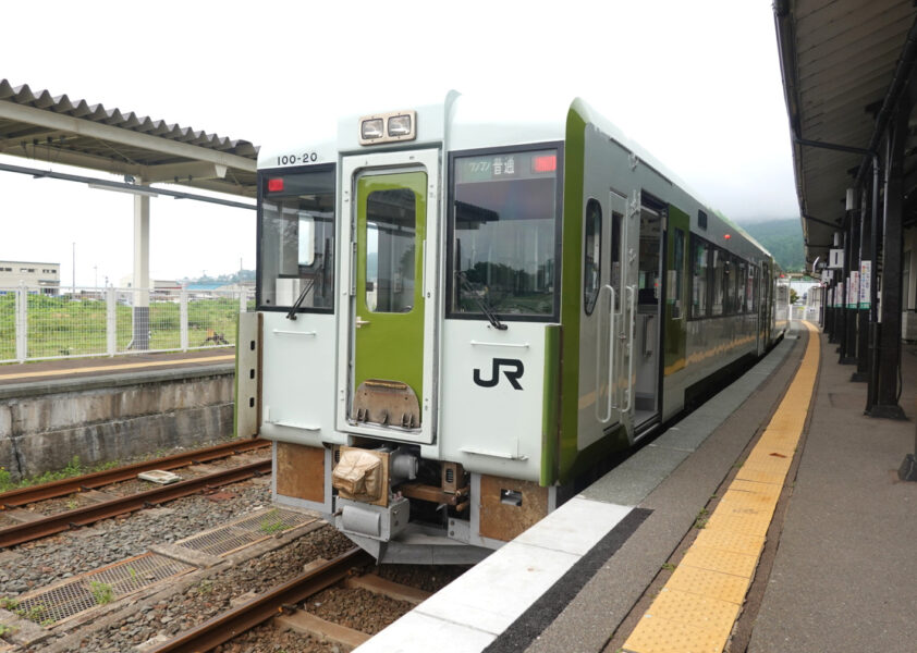 大湊駅に到着した普通列車