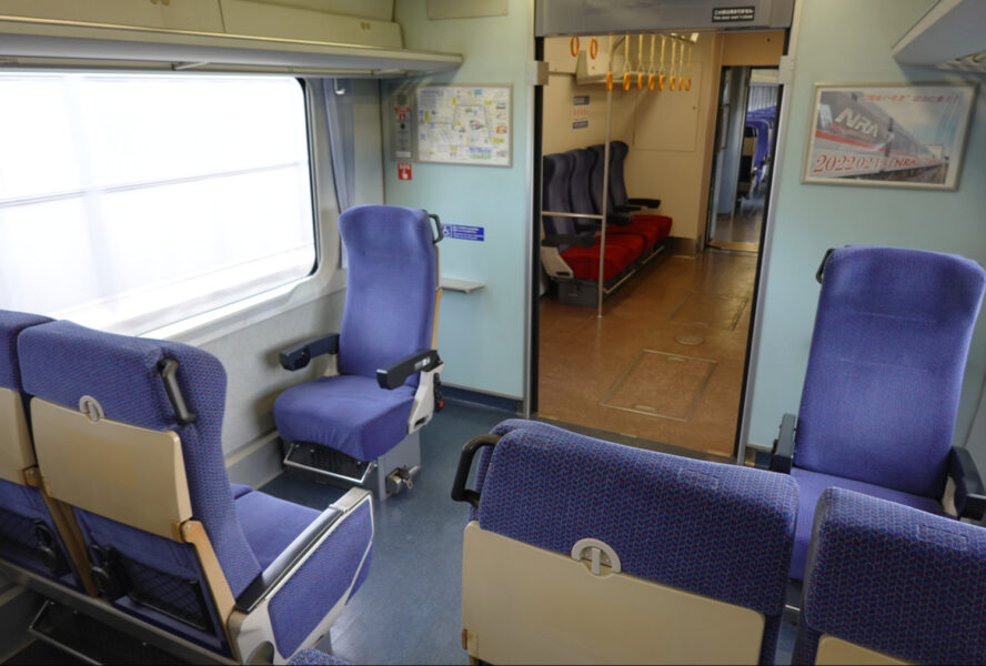 富山地方鉄道のニューレッドアロー・３号車の座席