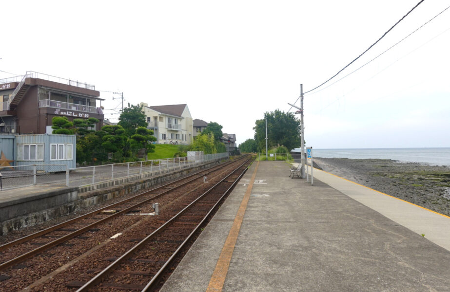 大三東駅のホーム（諫早方面）