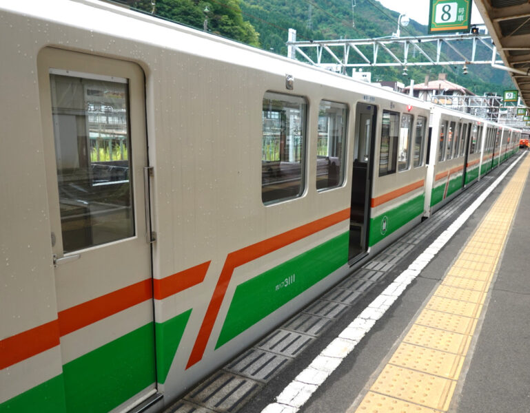 黒部峡谷鉄道のリラックス車