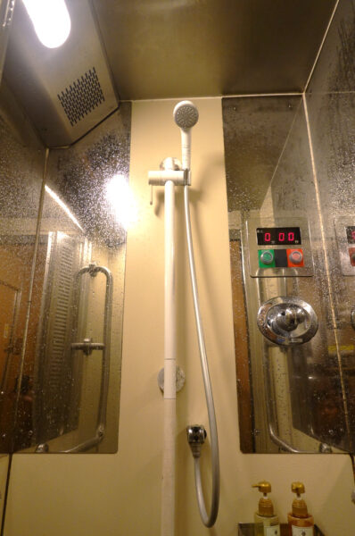 寝台特急サンライズ・シャワー室のシャワー