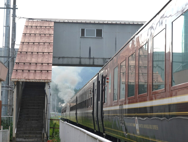 野沢駅に停車中のばんえつ物語号