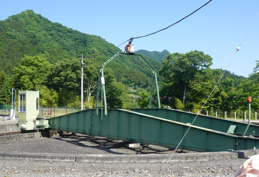 三峰口駅前のＳＬ転車台公園にある転車台