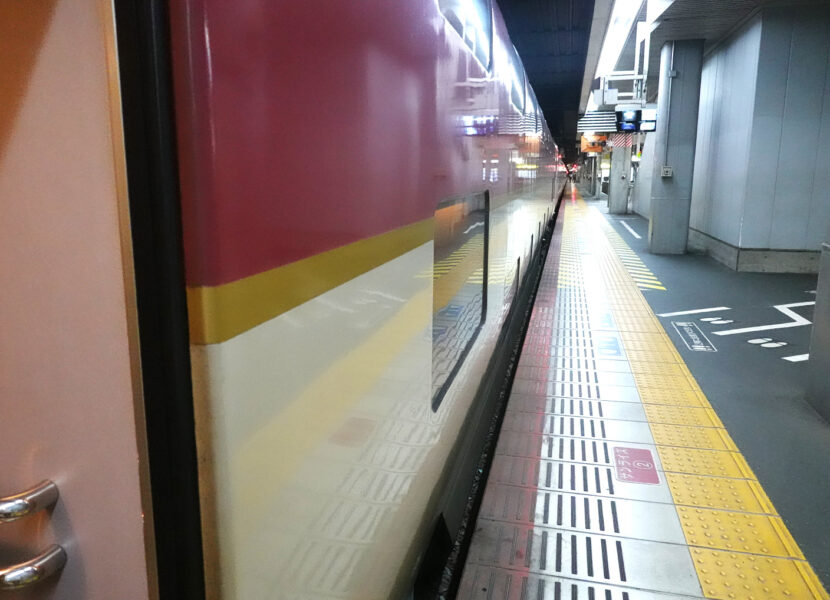 岡山駅に停車中の寝台特急サンライズ出雲