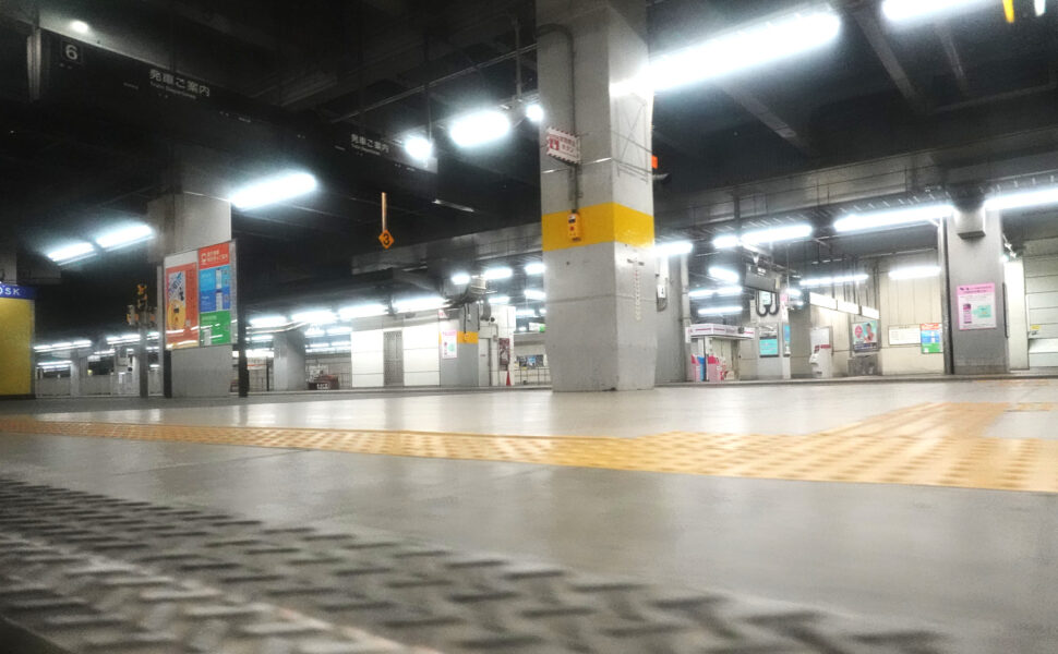 豊橋駅を出発する寝台特急サンライズ瀬戸・出雲