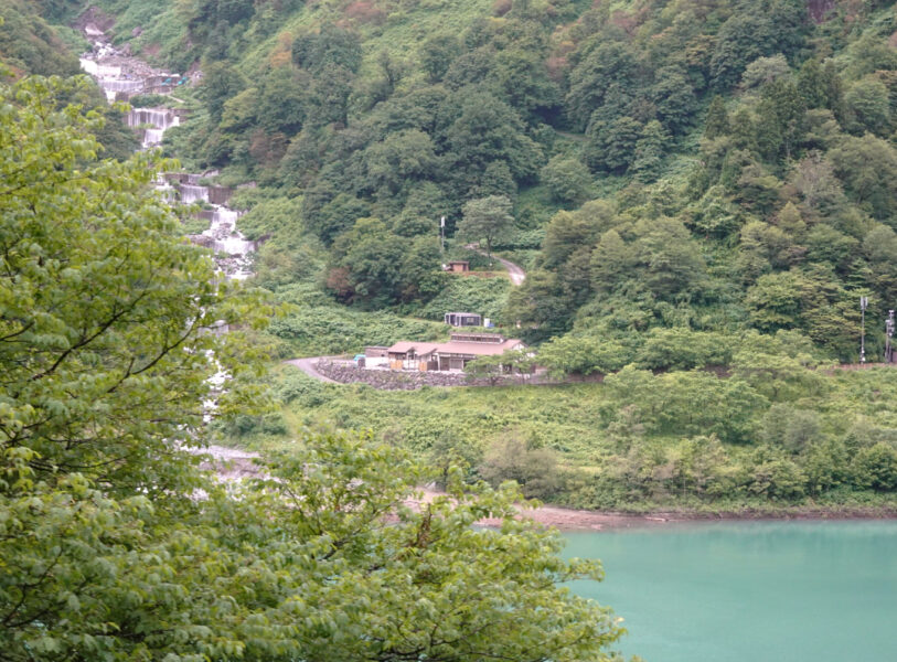 黒部峡谷鉄道の車窓・とちの湯