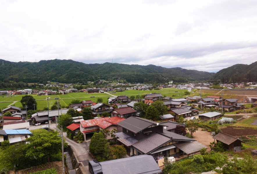 高山本線の宮トンネルを抜け、岐阜県高山市一之宮町へ