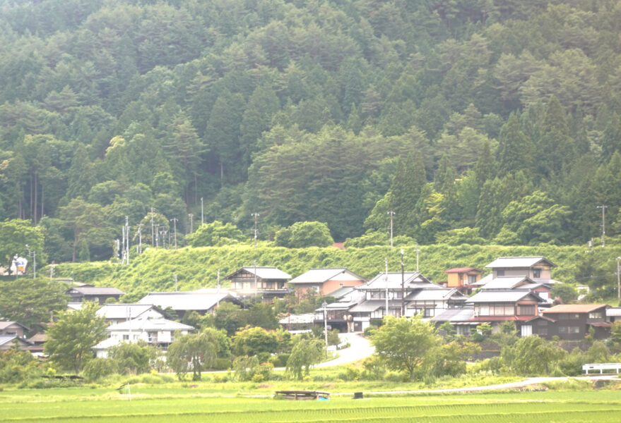 高山本線・宮トンネルを抜けると大きなカーブ