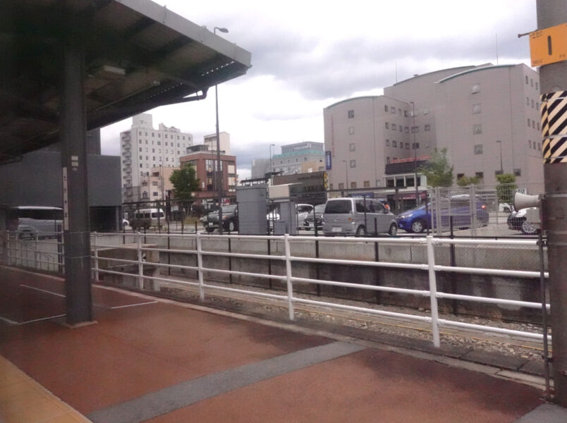 特急ひだ３号が高山駅に到着