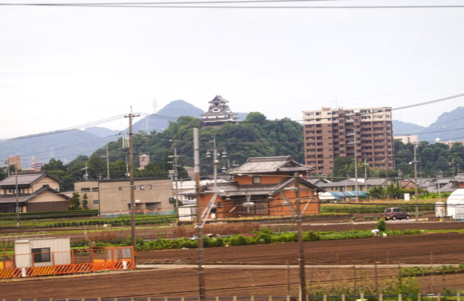 特急ひだ３号の車窓・犬山城