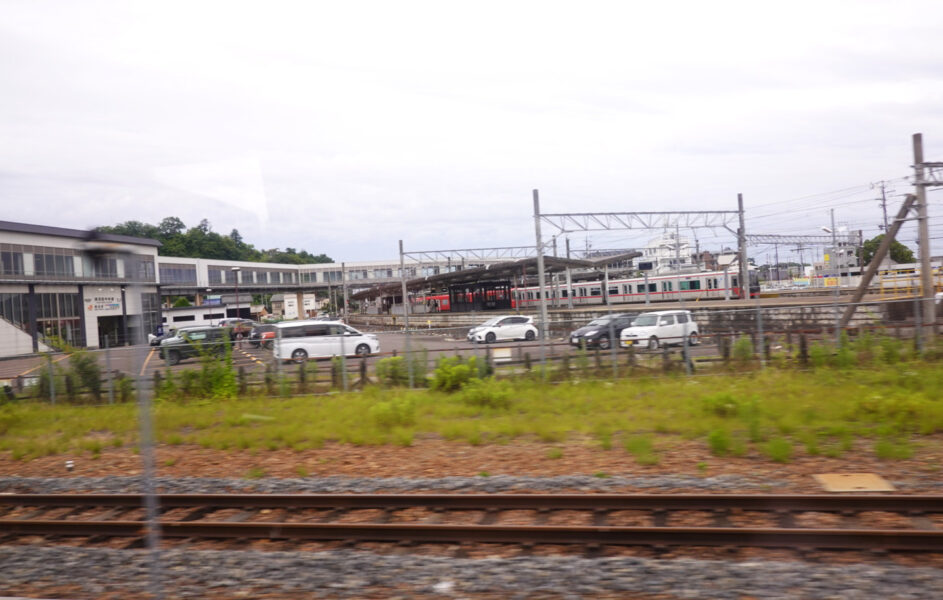 特急ひだ３号の車窓・名鉄新鵜沼駅