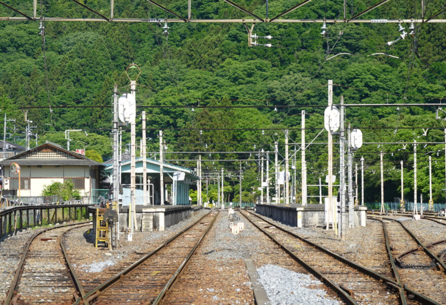 踏切から三峰口駅