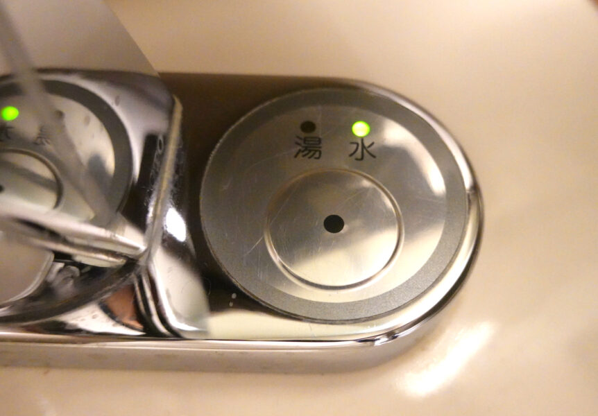 特急サンライズ・洗面台にある蛇口ボタン