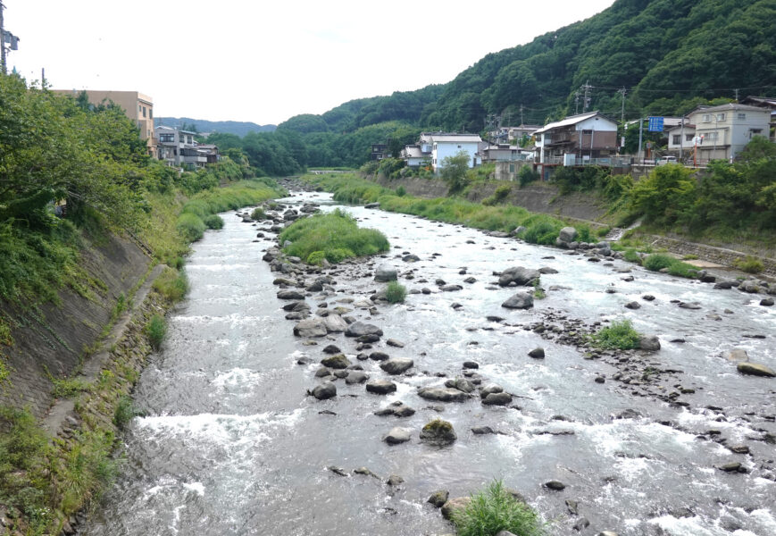 小海町を流れる千曲川