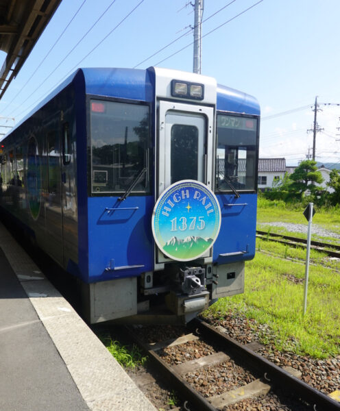 小諸駅に停車中のHIGHRAIL1375