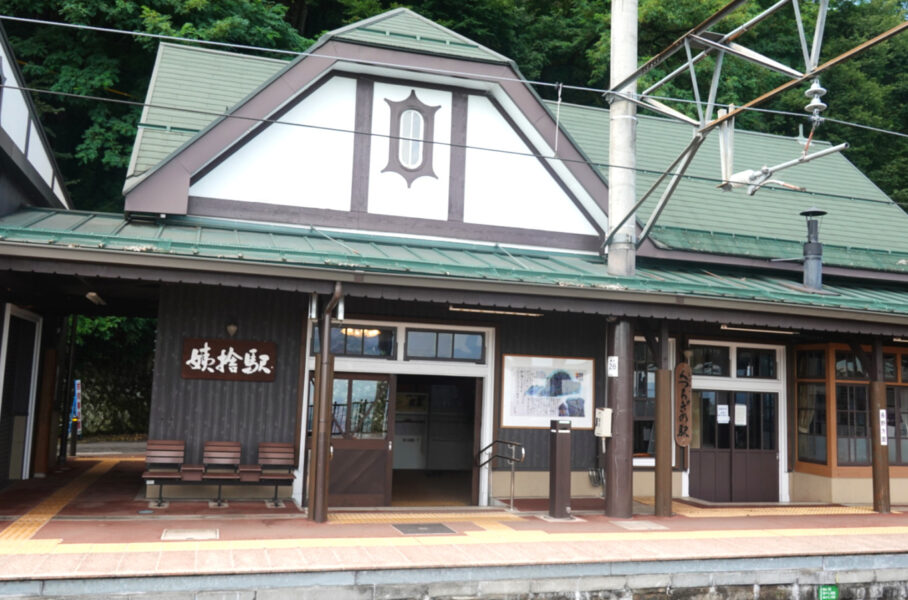 姨捨駅の駅舎（ホーム側）