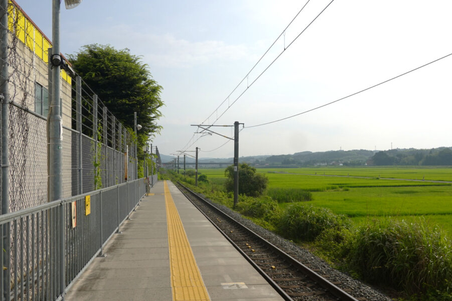 新利府駅ホーム（利府方面）