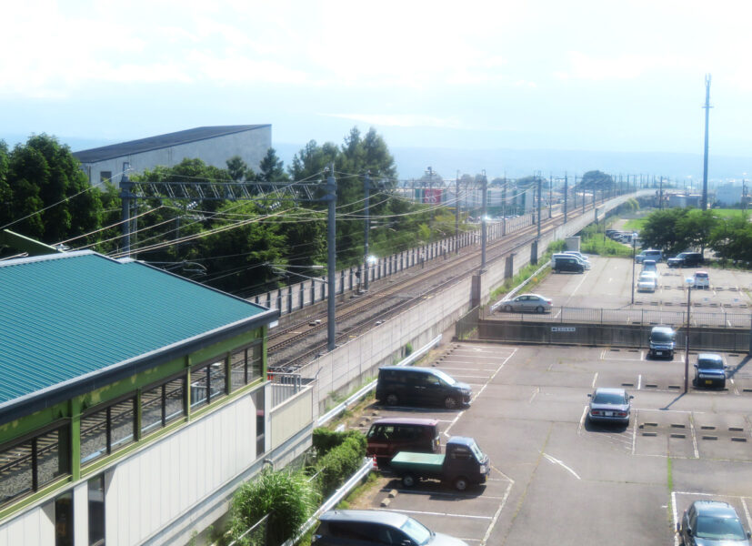 佐久平駅駅に停車中のＨＩＧＨＲＡＩＬ２号