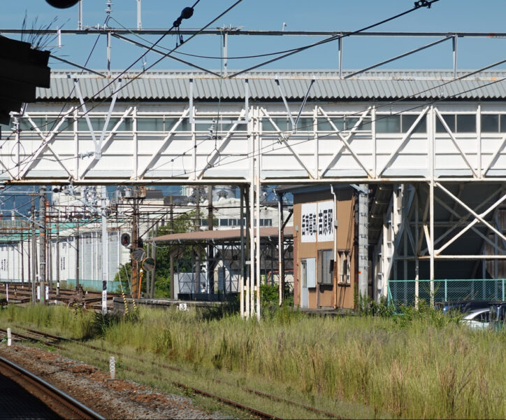 岳南電車・吉原駅（ＪＲホームより）