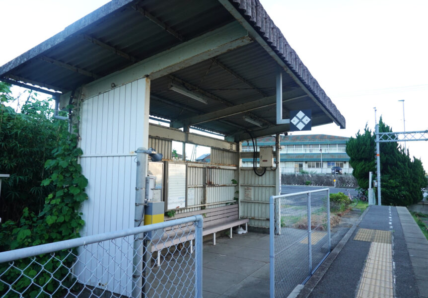 長門本山駅・待合室