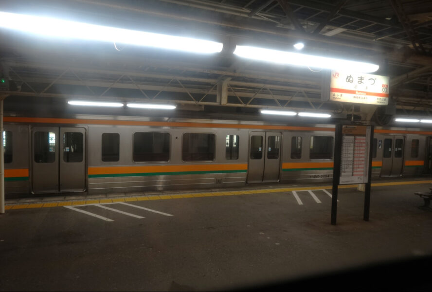 沼津駅に停車中（寝台特急サンライズ瀬戸）