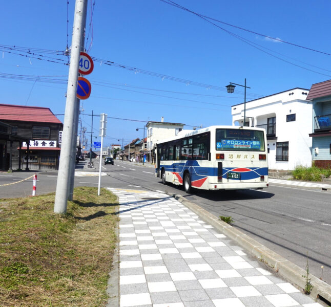 旧増毛駅バス停に到着