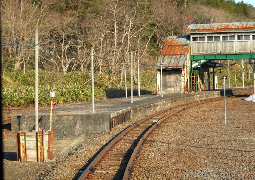 小沢駅（Ｈ１００形車内）