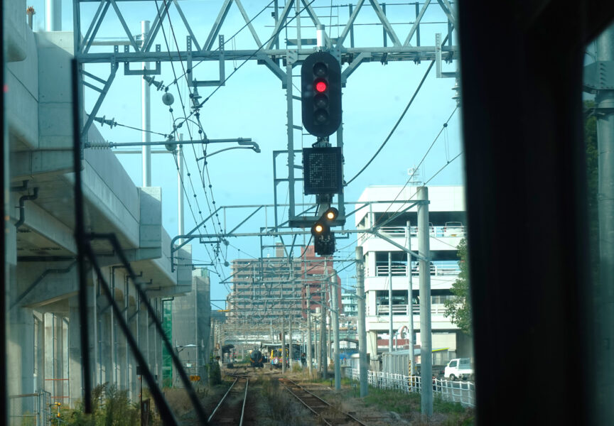 誘導信号機・進行（松山駅・特急宇和海１８号）