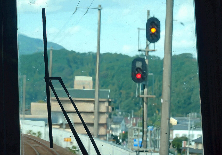 内子駅・上り場内信号機（前面展望・特急宇和海１８号）