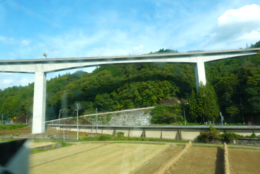 松山自動車道（特急宇和海１８号）