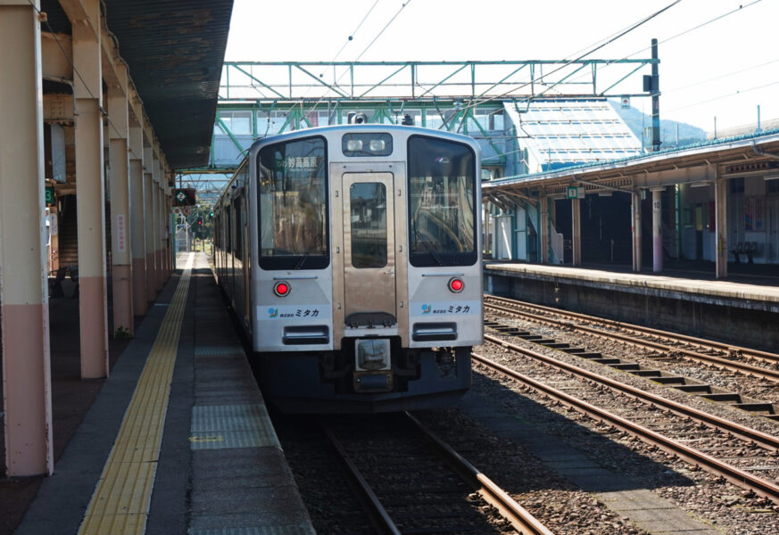 新井駅（えちごトキめき鉄道）