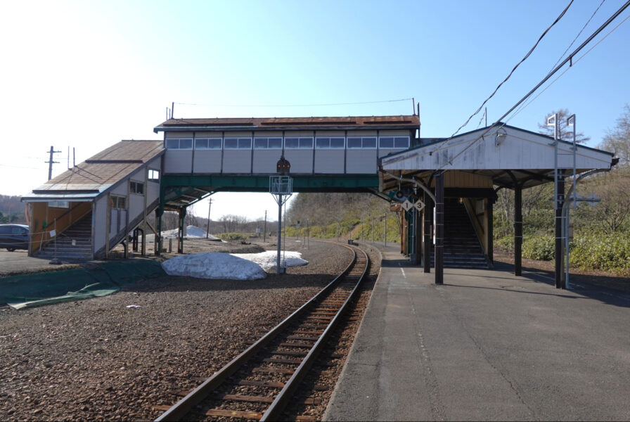 小沢駅ホーム・小樽方面