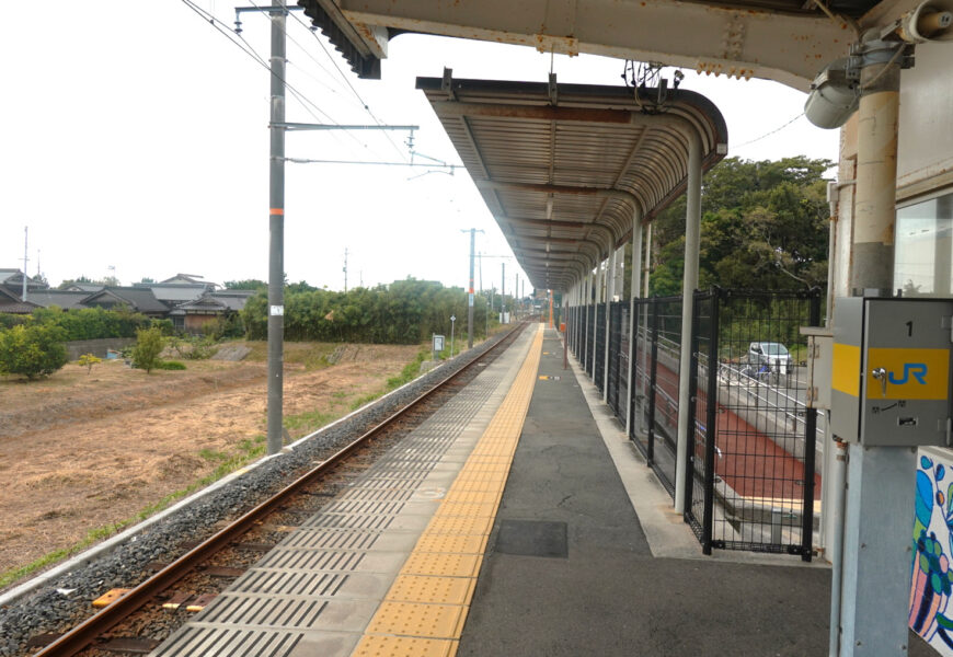 草江駅　プラットホーム