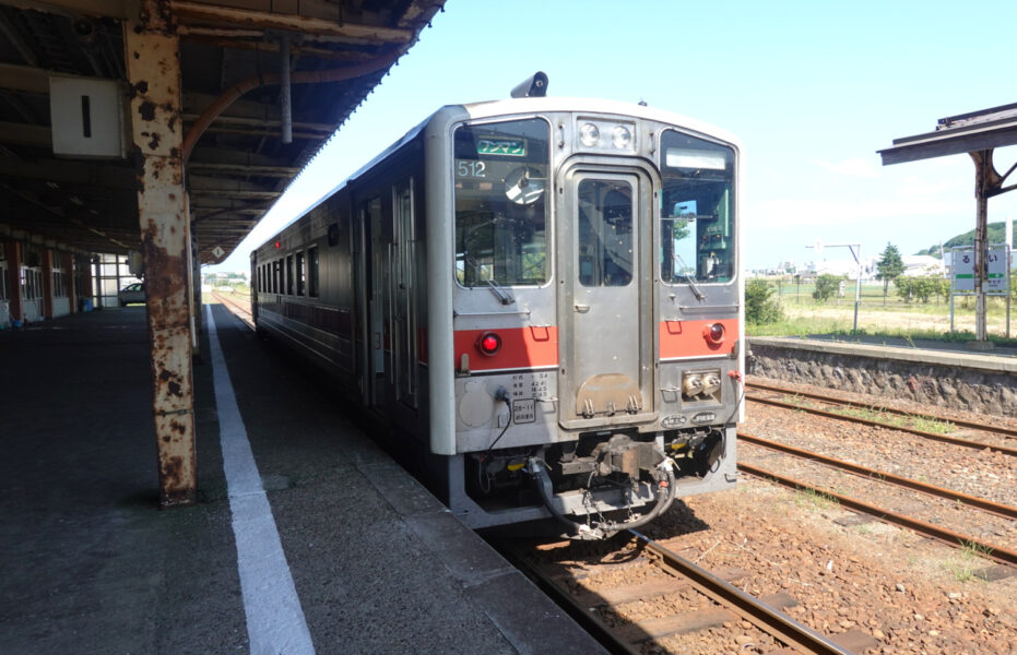 留萌駅に到着した普通列車