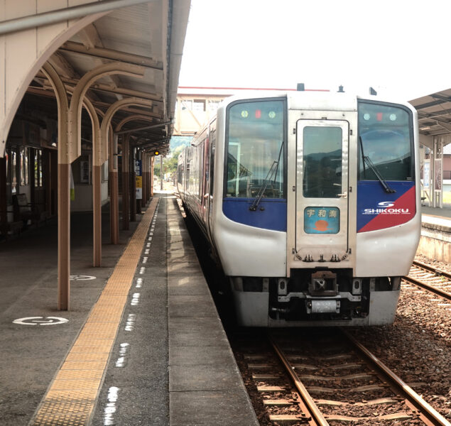 特急宇和海１１号（伊予大洲駅）