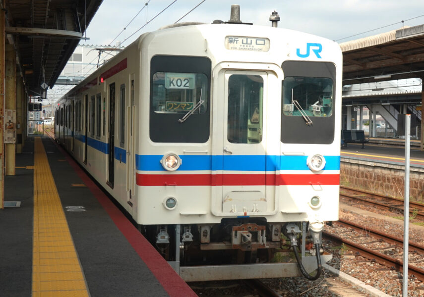 宇部線１０５系・復刻カラー（宇部駅）