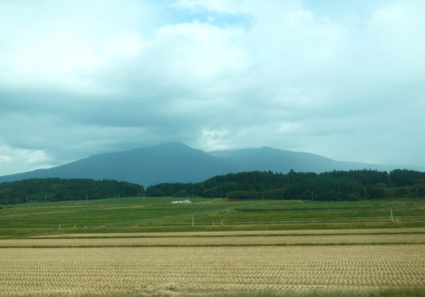 鳥海山（特急いなほ１号・車窓）
