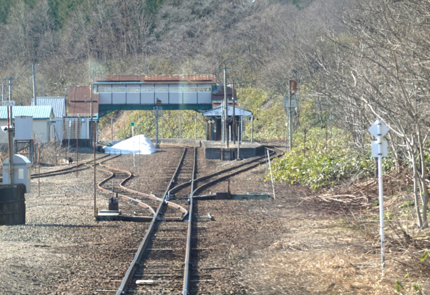 Ｈ１００形前面展望・小沢駅