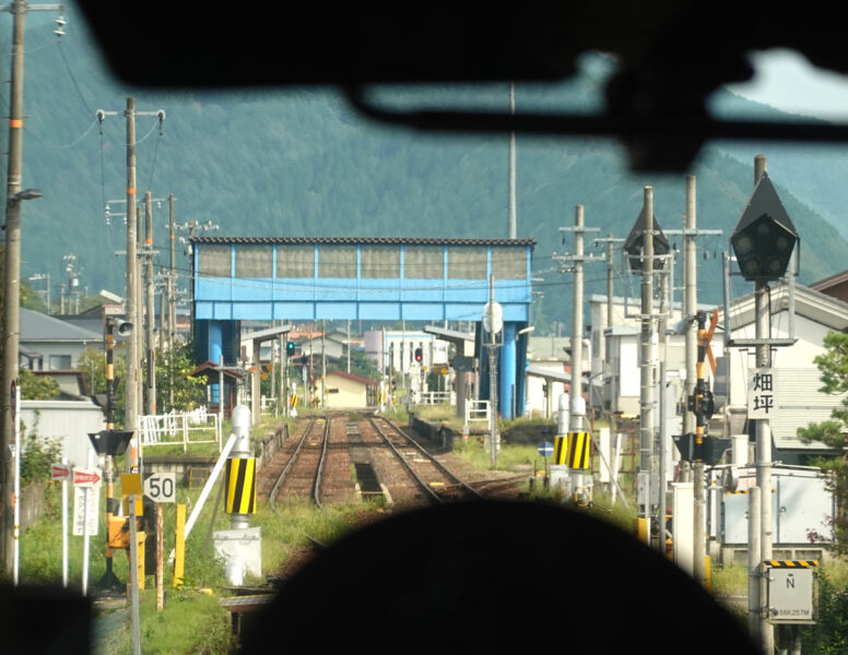 飛騨細江駅（特急ひだ１４号の車窓）