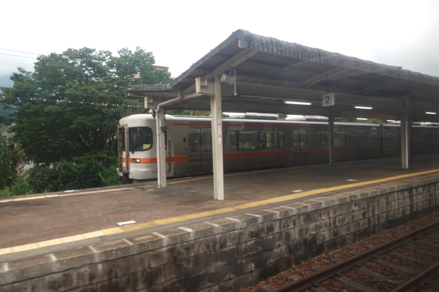 下呂駅（特急ひだ１４号の車窓）