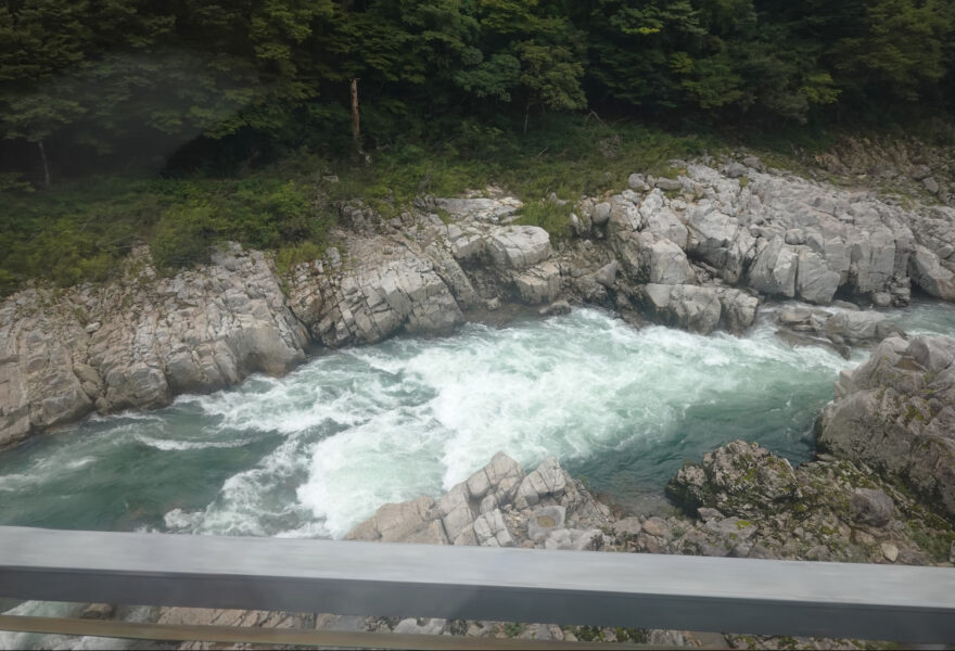 飛騨川（特急ひだ１４号の車窓）