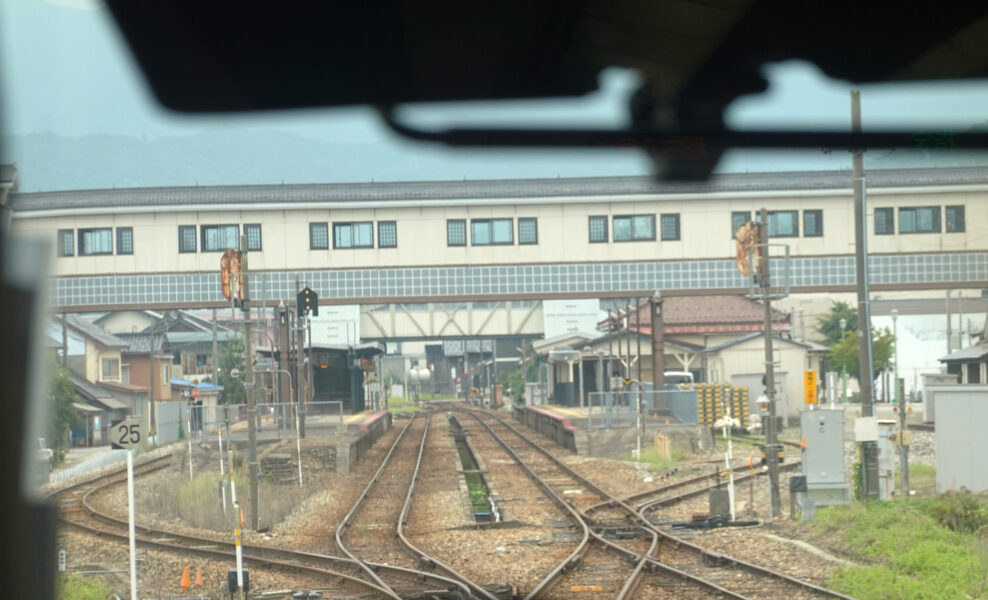 越中八尾駅（特急ひだ１４号の車窓）