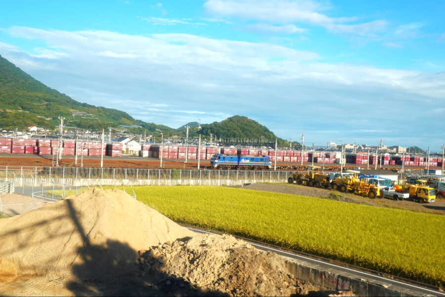 高松貨物ターミナル駅（寝台特急サンライズ瀬戸の車窓）