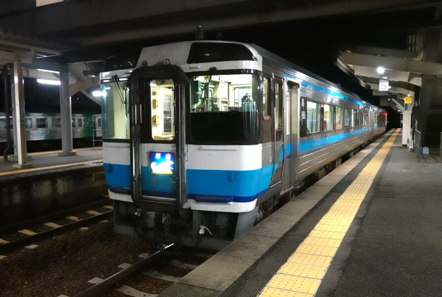 特急剣山７号（１８５系・阿波池田駅）