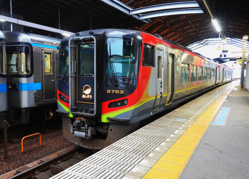 ２７００系・特急あしずり９号（高知駅）