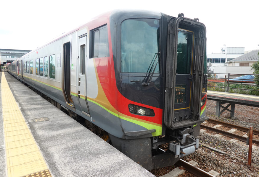 ２７００系・後免駅（特急南風１号）