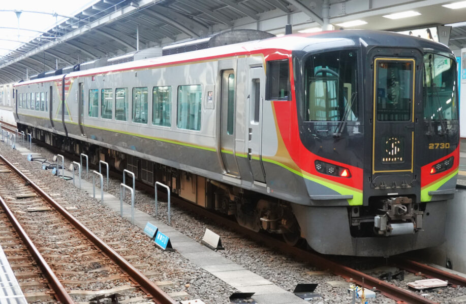 ２７００系・特急しまんと３号（高松駅）