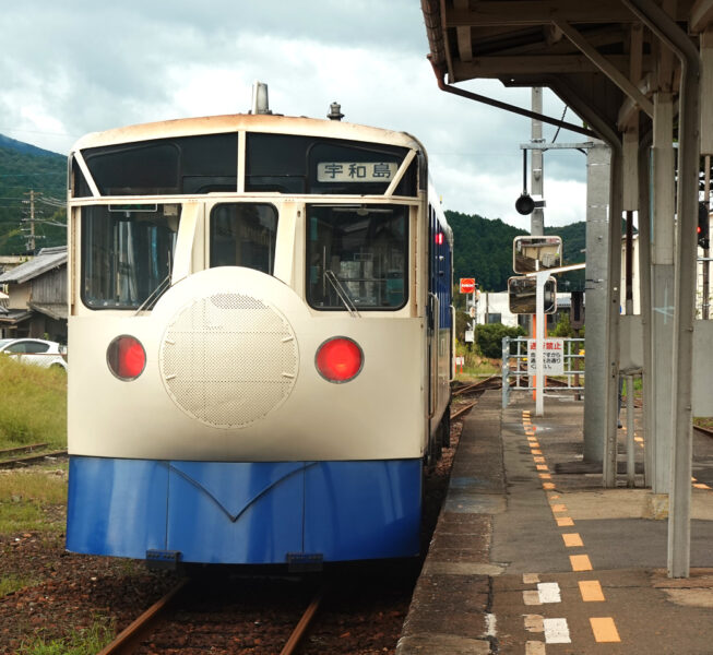 キハ３２形・近永駅